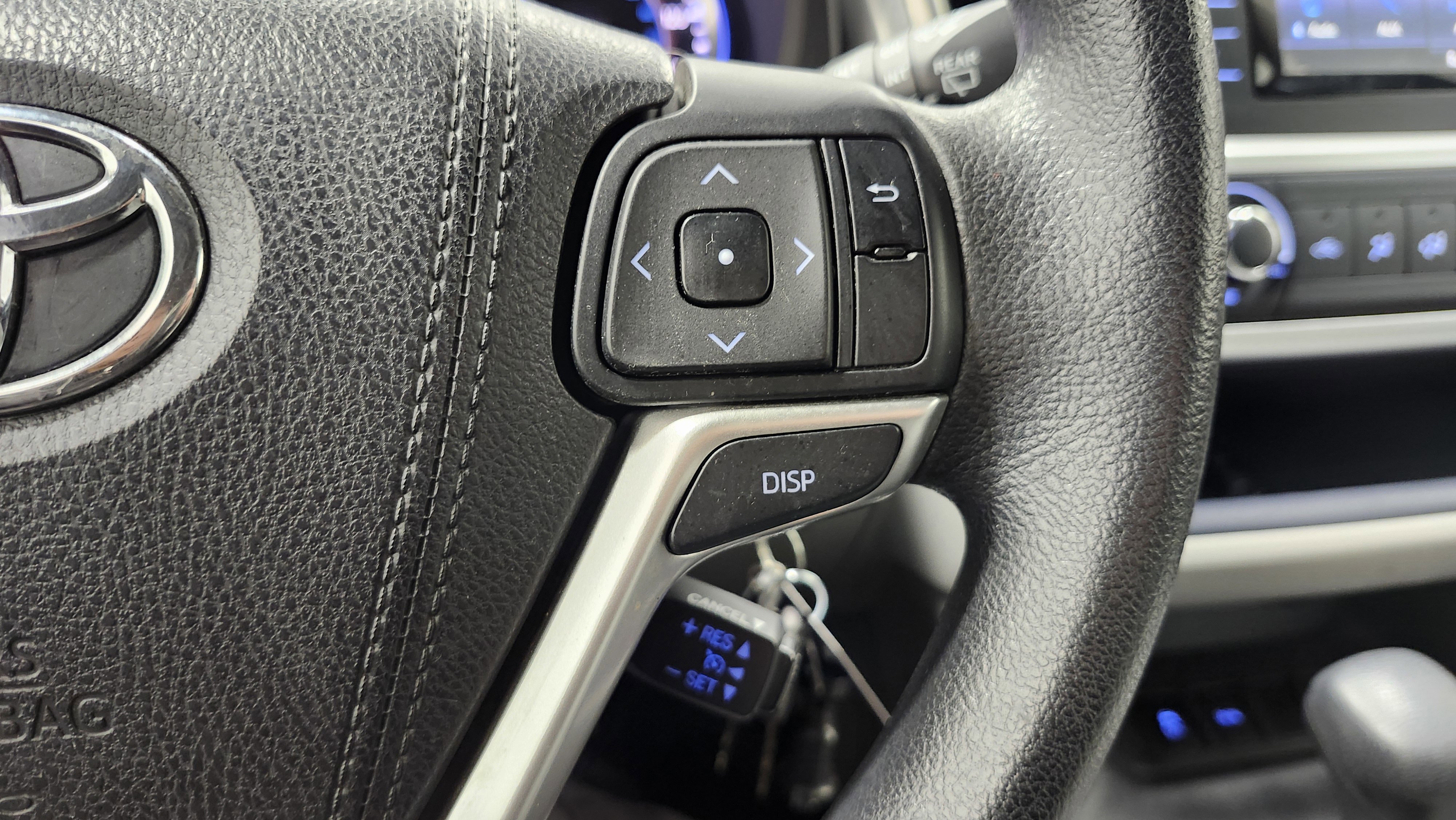 Used 2015 Toyota Highlander LE image 31