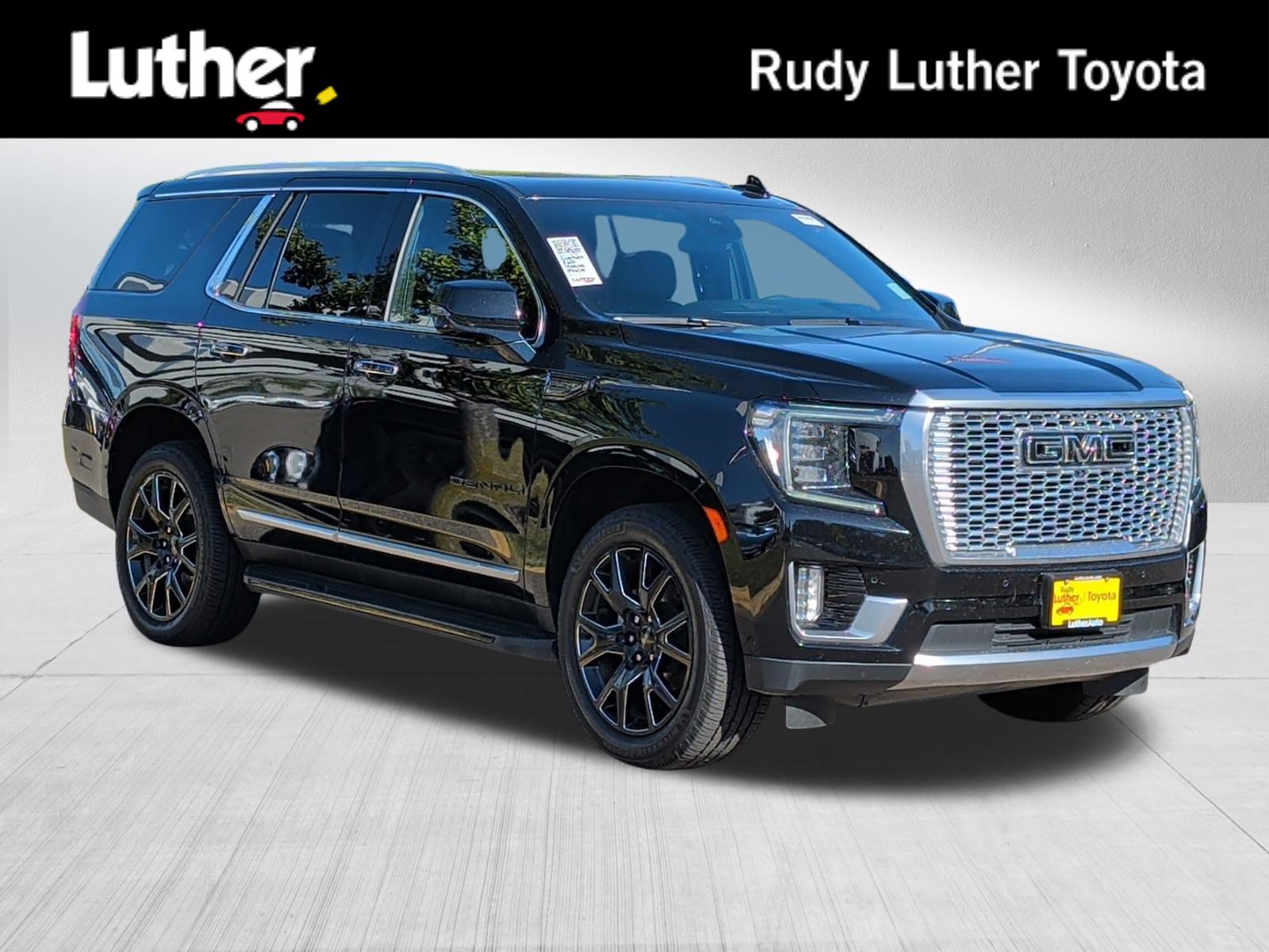 Used 2024 GMC Yukon Denali w/ Advanced Technology Package AWD/4WD image 1
