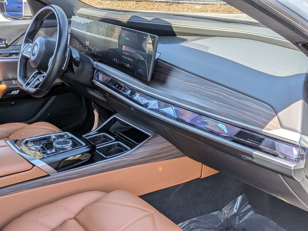 Used 2023 BMW 740i w/ Parking Assistance Package image 9
