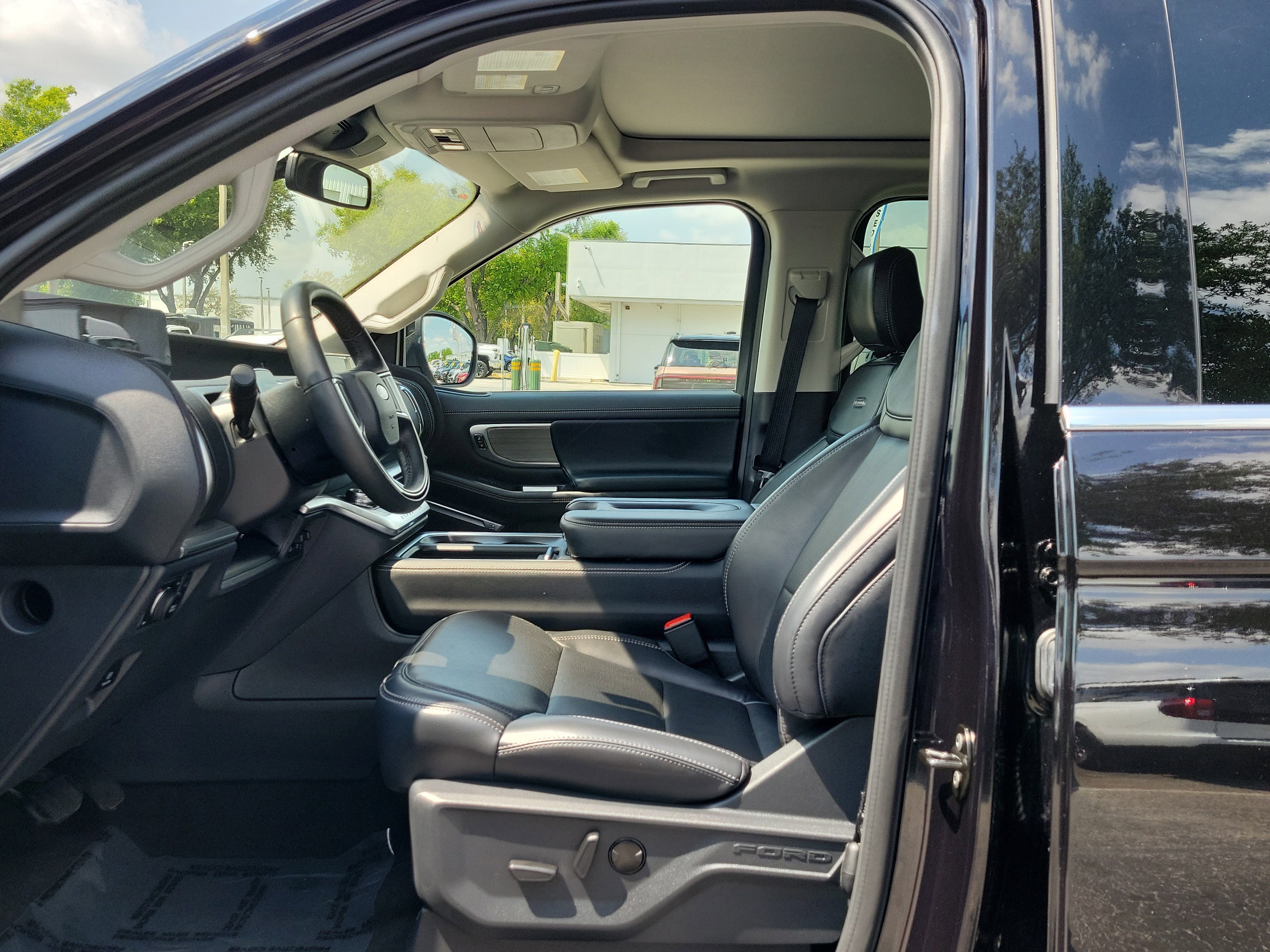 Certified 2025 Ford Expedition Platinum AWD/4WD image 21