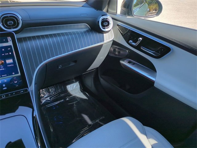 Used 2025 Mercedes-Benz GLC 300 4MATIC image 17
