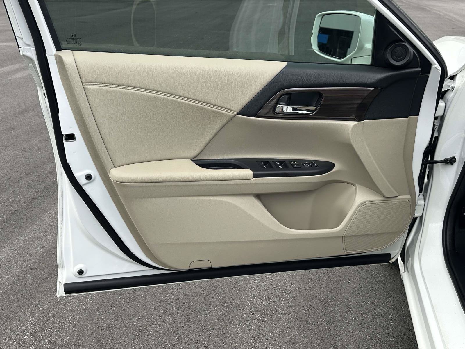 Used 2017 Honda Accord EX image 5