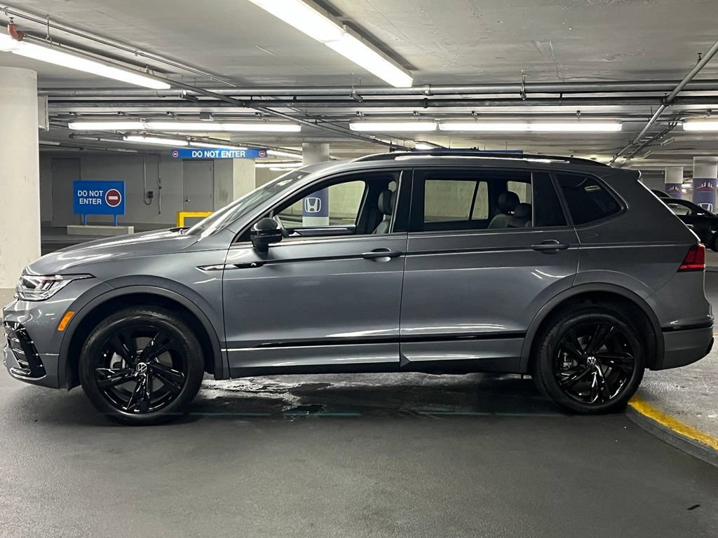 Used 2024 Volkswagen Tiguan SE R-Line AWD/4WD image 31