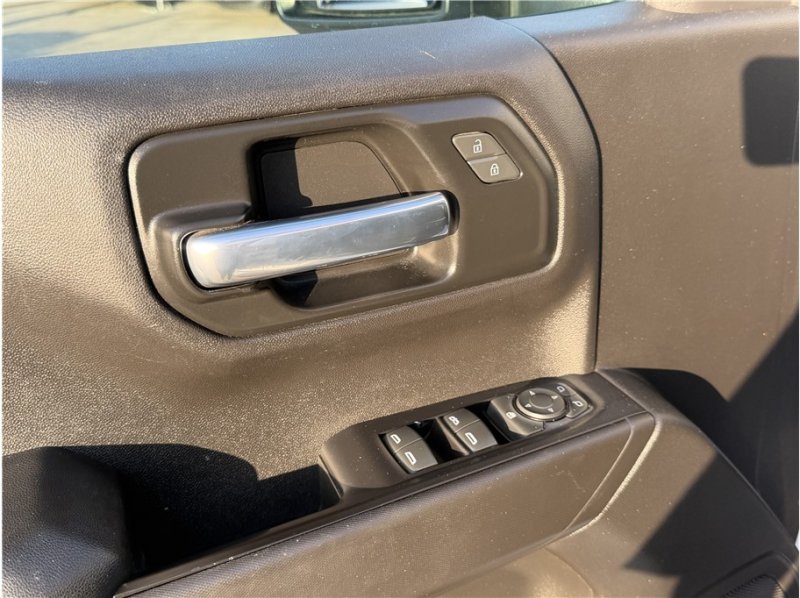 Used 2019 Chevrolet Silverado 1500 Custom w/ Custom Max Trailering Package AWD/4WD image 16