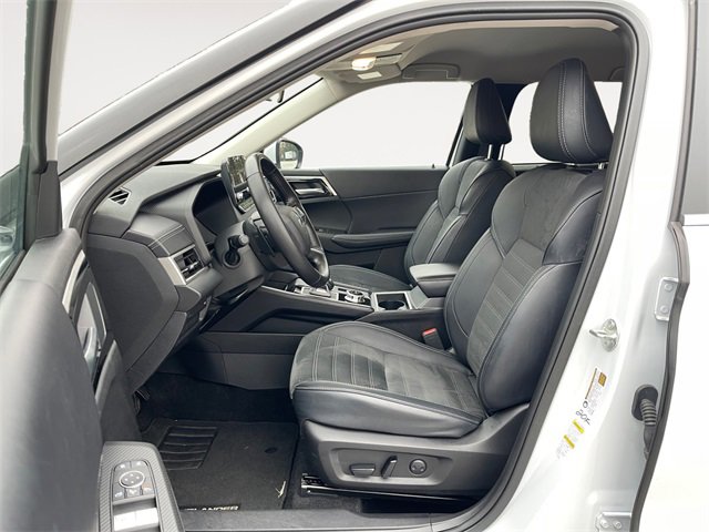 Used 2024 Mitsubishi Outlander SE image 9
