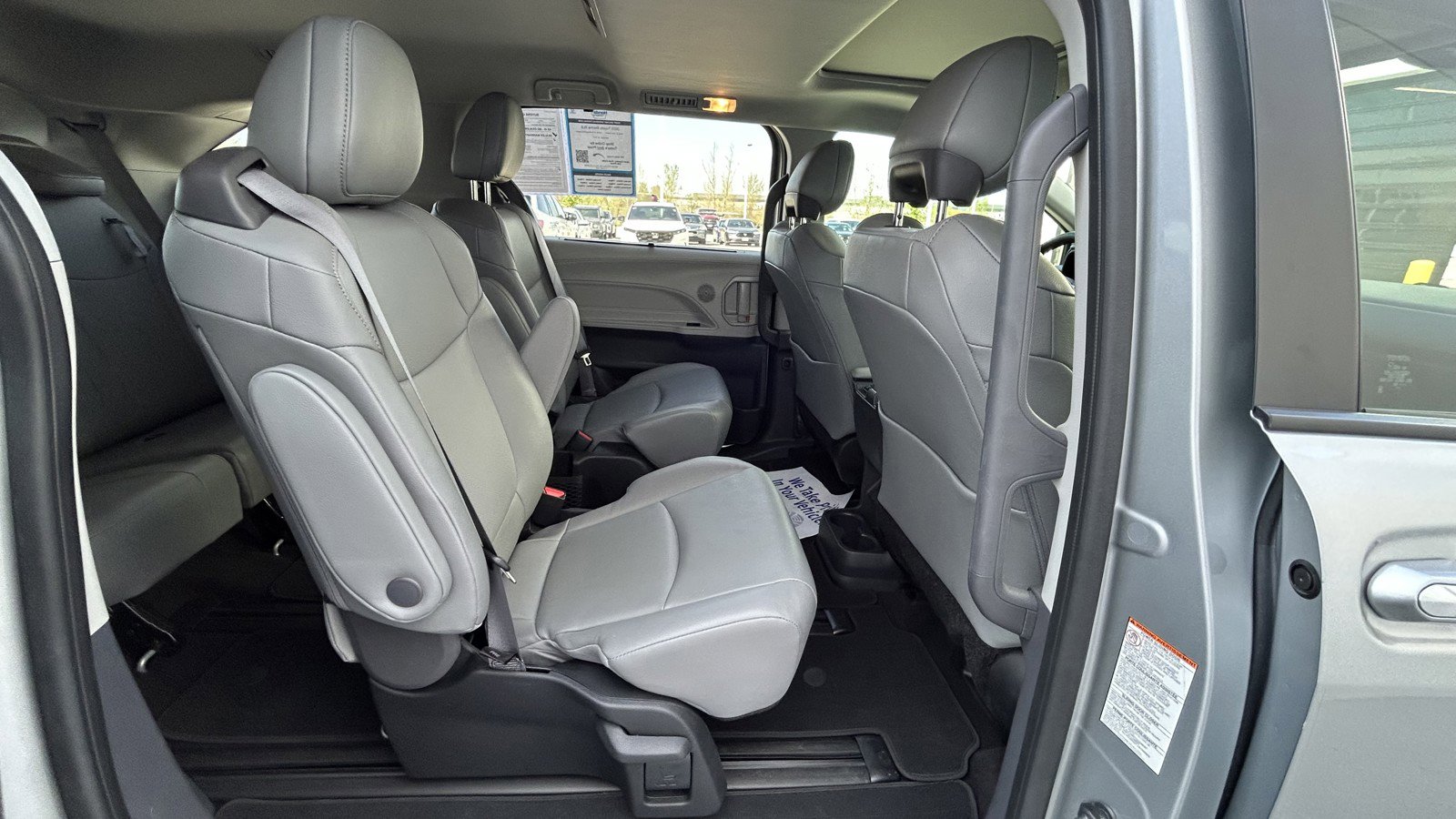 Used 2023 Toyota Sienna XLE FWD image 14