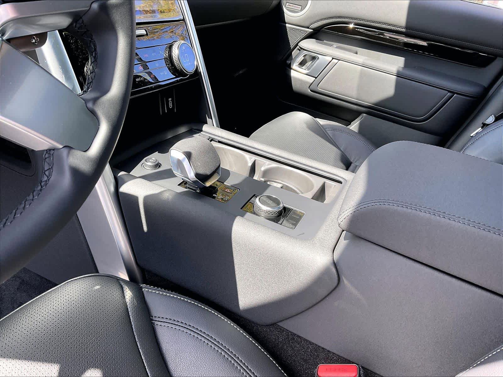 New 2026 Land Rover Discovery S AWD/4WD image 10