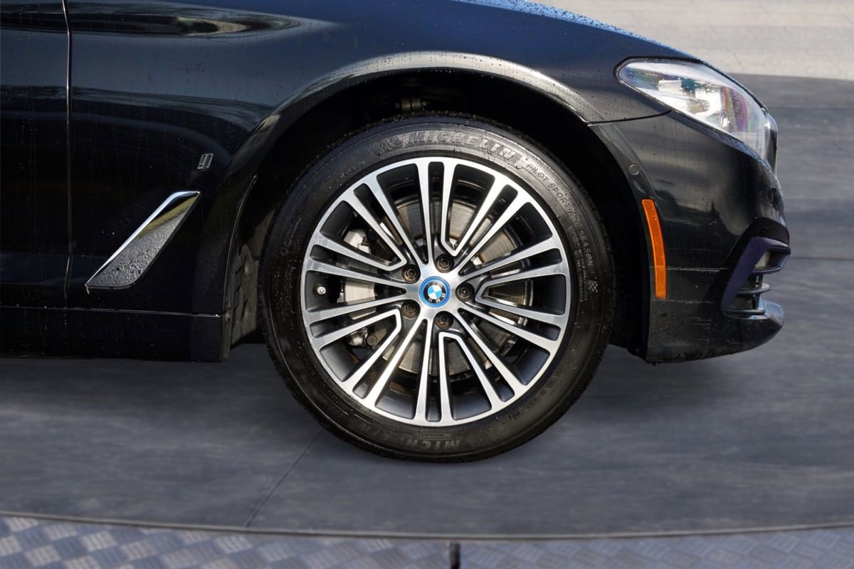 Used 2018 BMW 530e xDrive image 9