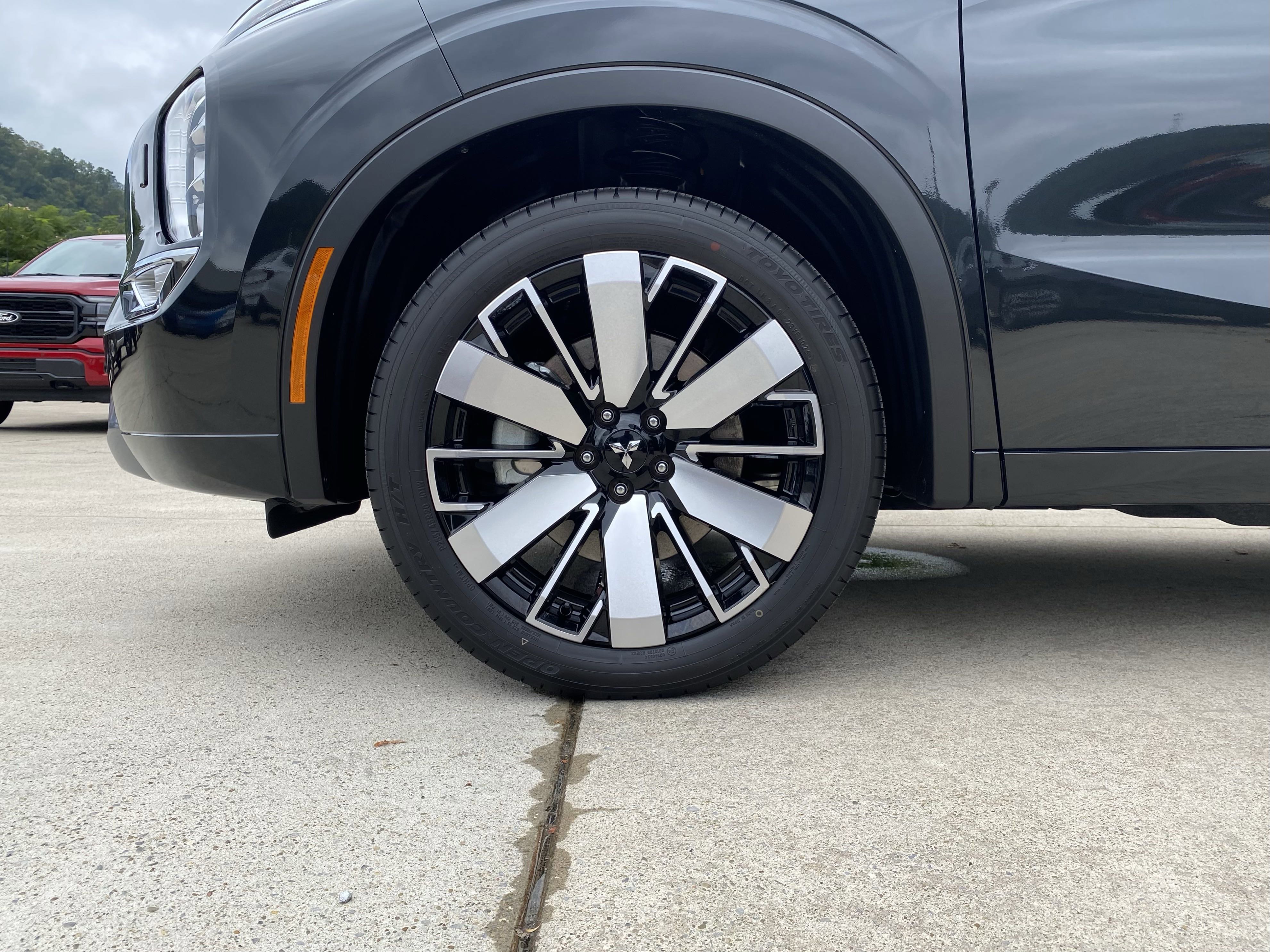 New 2025 Mitsubishi Outlander AWD image 41