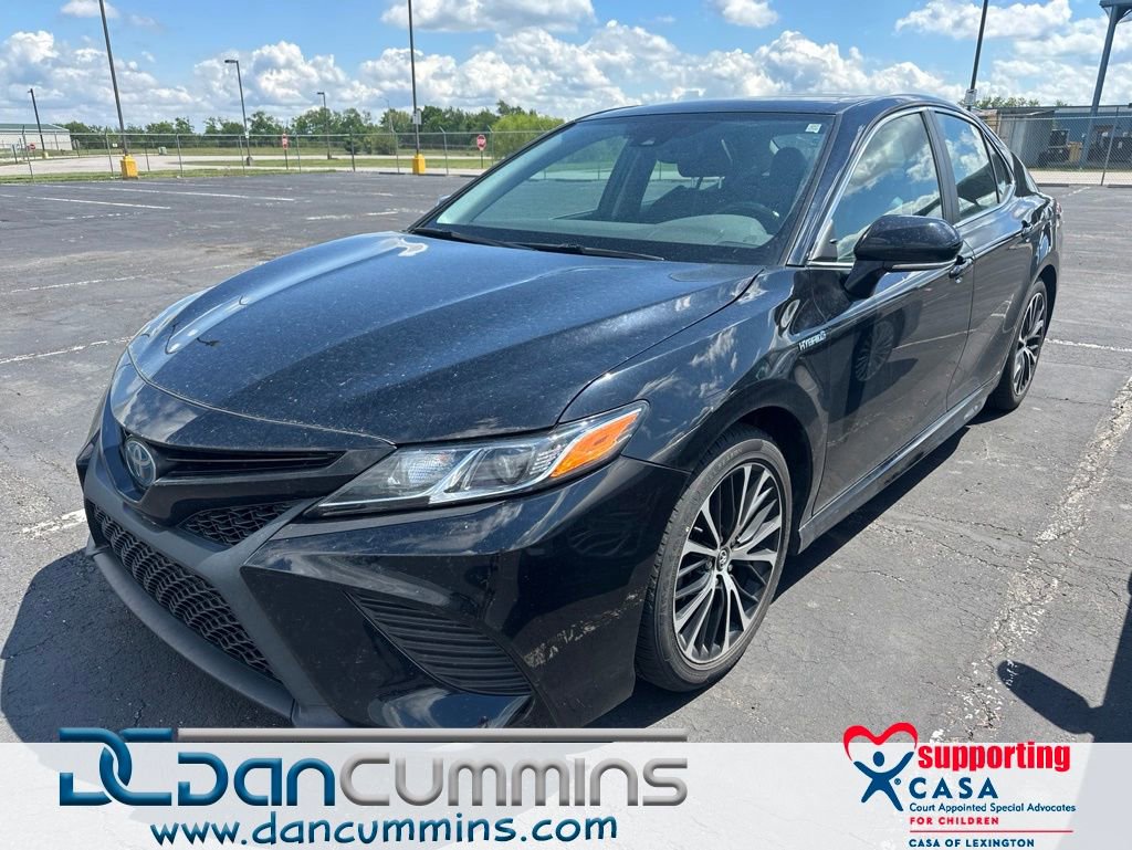 Used 2019 Toyota Camry SE w/ Sunroof Package