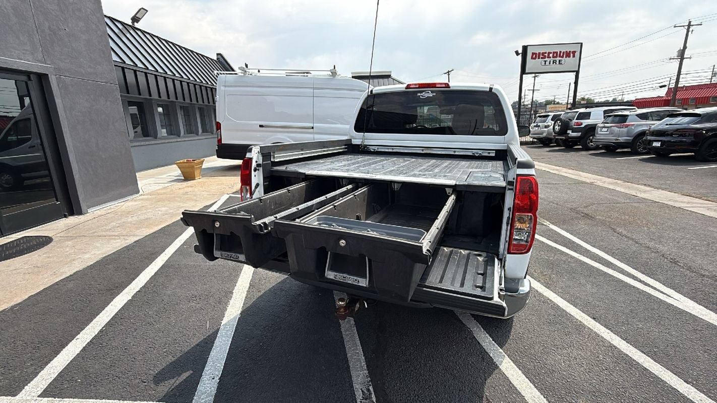Used 2012 Nissan Frontier SV w/ SV Premium Utility Pkg AWD/4WD image 14