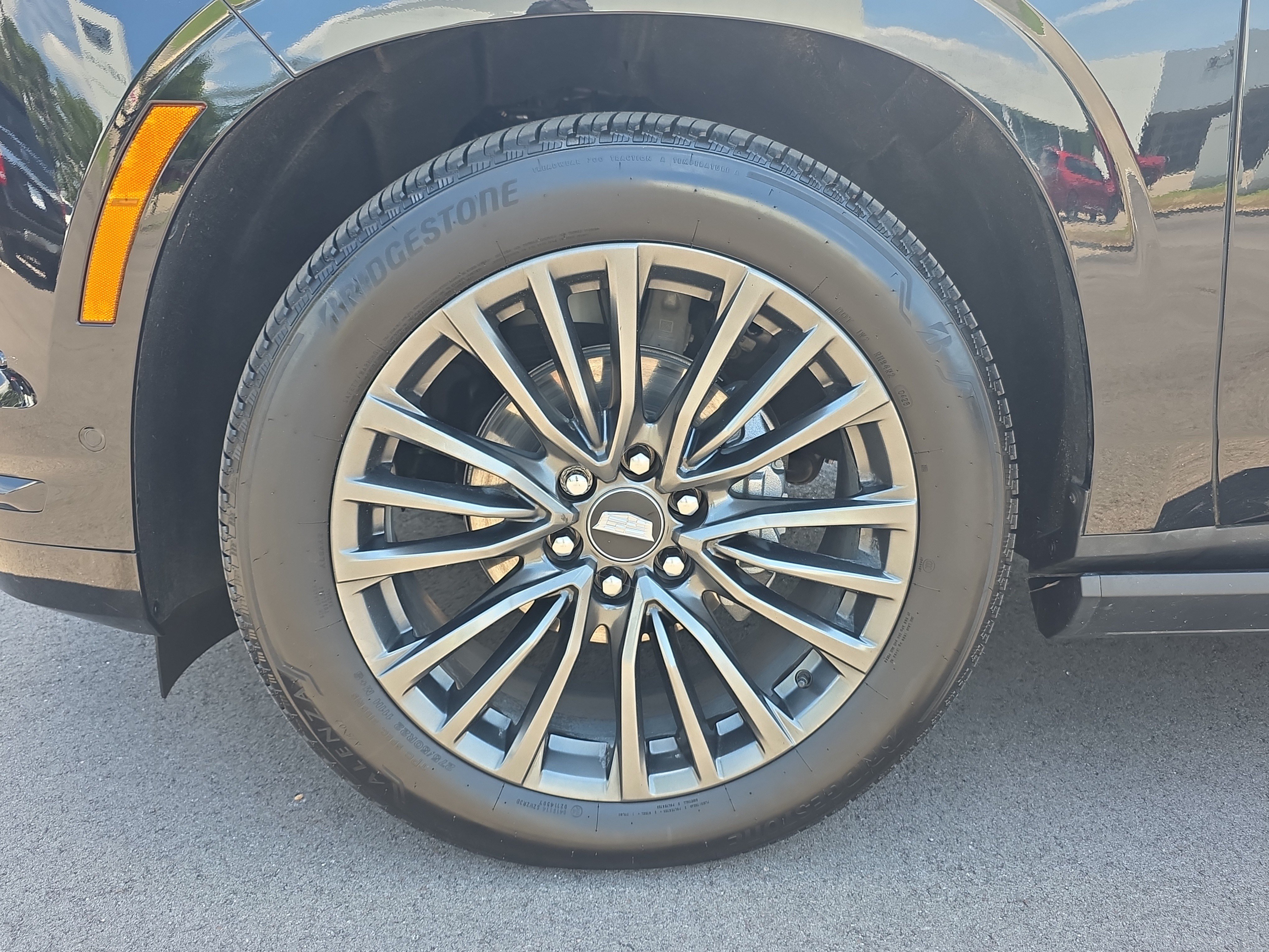 Used 2026 Cadillac Escalade Platinum Sport w/ LPO, Floor Liner Package AWD/4WD image 9