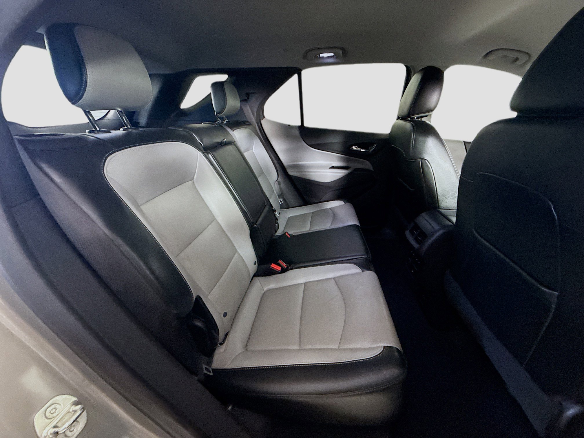 Used 2018 Chevrolet Equinox Premier FWD image 27