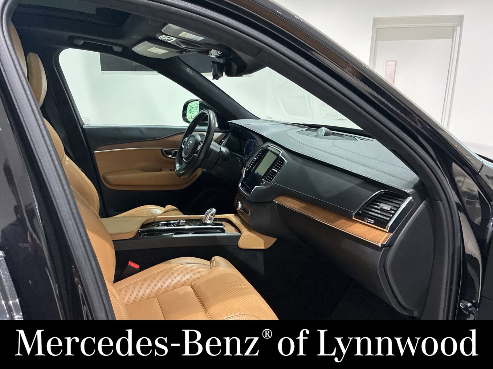 Used 2018 Volvo XC90 T8 Inscription w/ Luxury Package AWD/4WD image 18