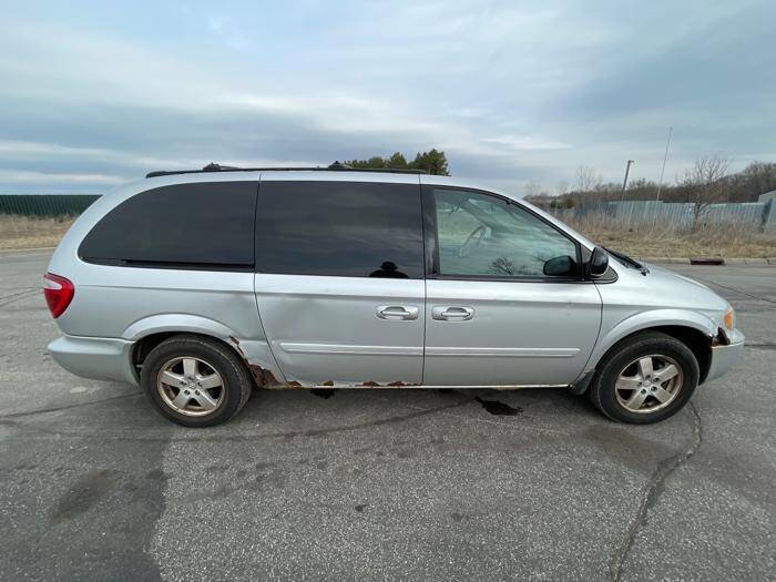 Used 2005 Dodge Grand Caravan SXT w/ Premium Group image 48