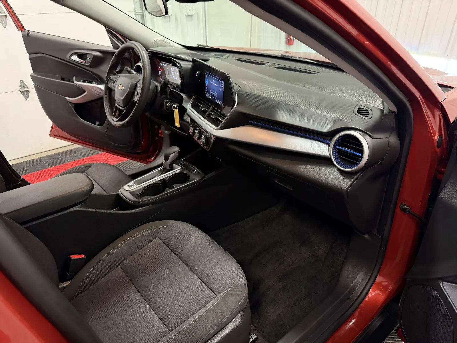 Used 2024 Chevrolet Trax LS w/ LS Convenience Package FWD image 46