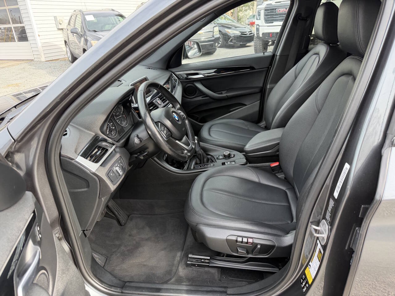 Used 2017 BMW X1 xDrive28i AWD/4WD image 12