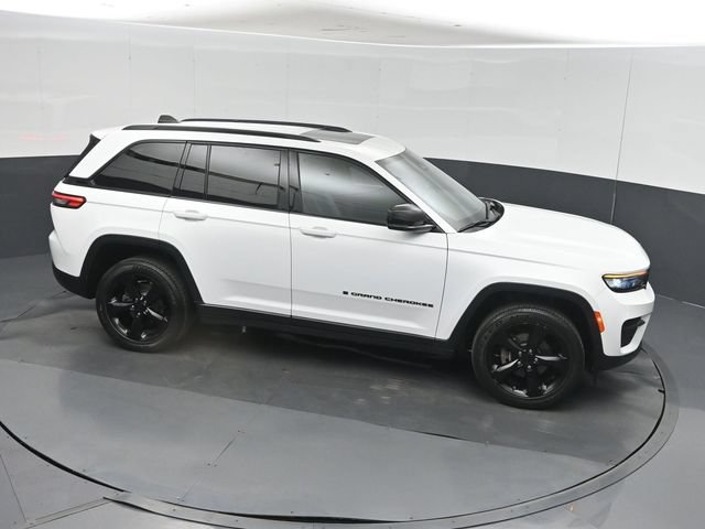 Used 2024 Jeep Grand Cherokee Altitude AWD/4WD image 44
