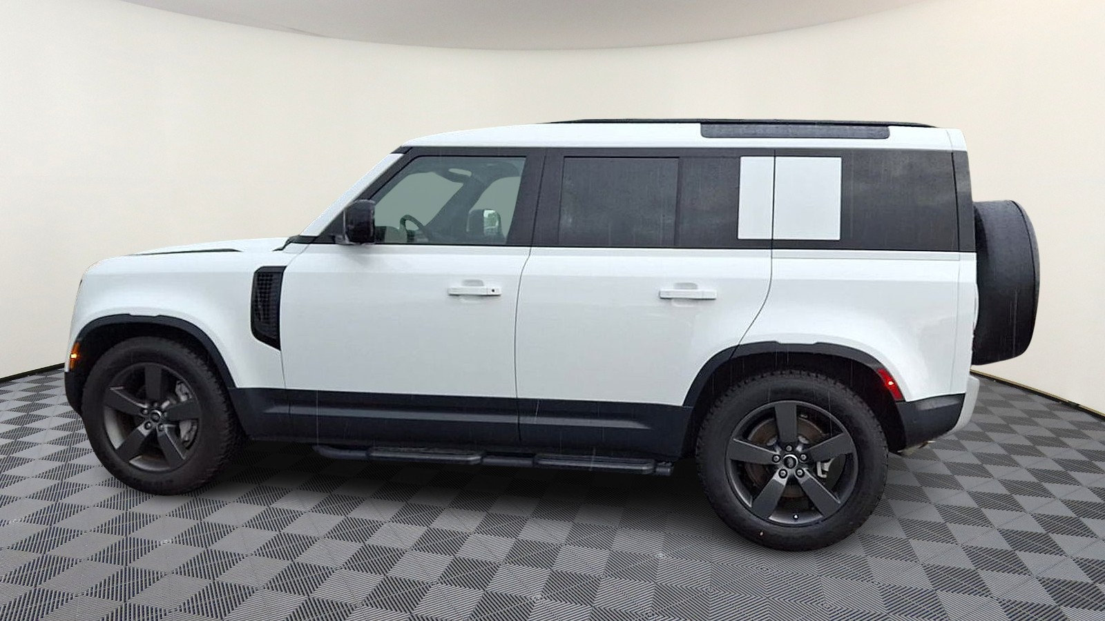 Certified 2025 Land Rover Defender 110 S AWD/4WD image 5