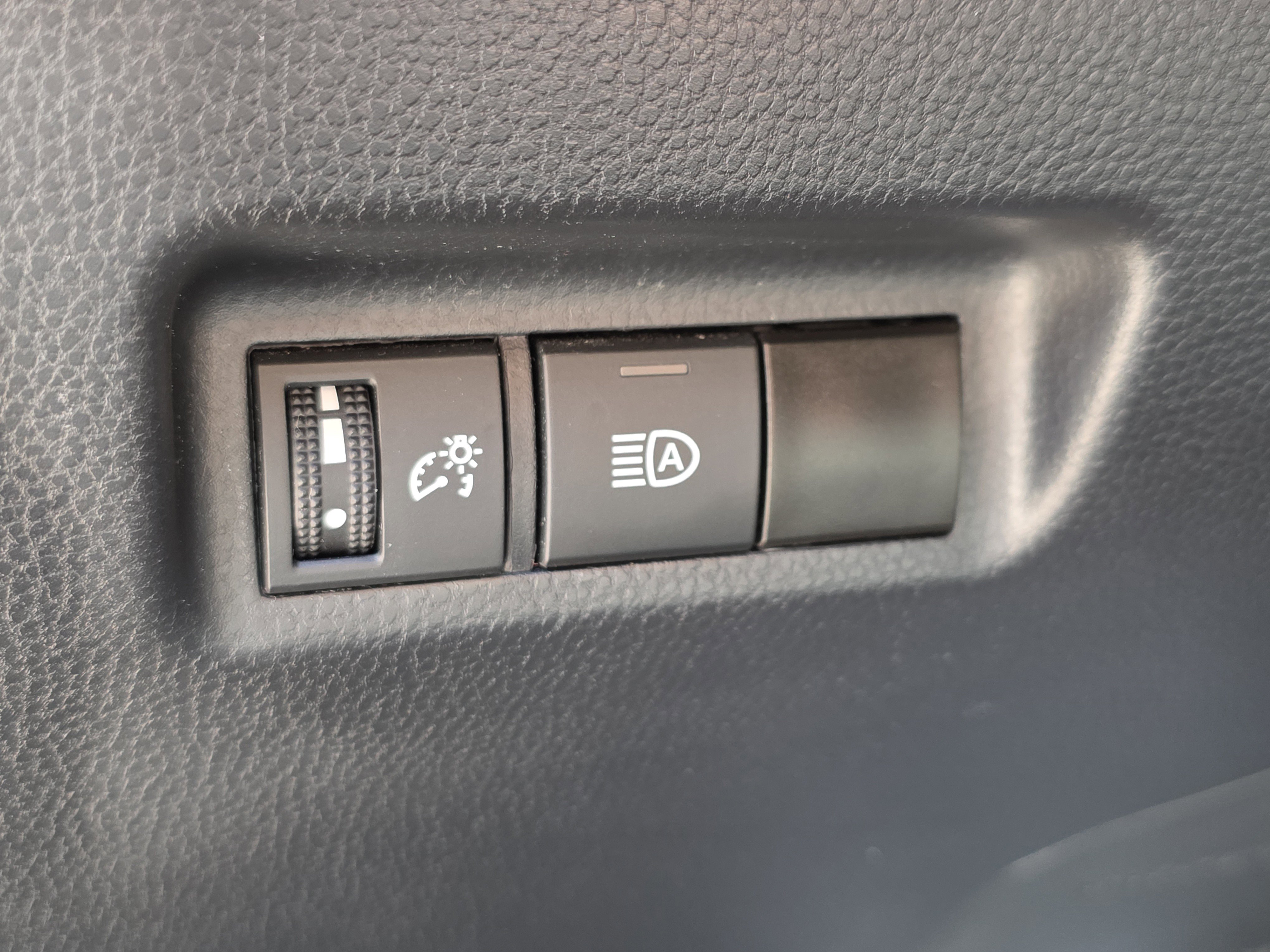 Used 2024 Toyota RAV4 XLE FWD image 25