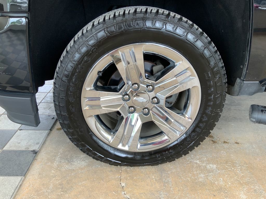 Used 2018 Chevrolet Silverado 1500 Custom w/ Custom Value Package AWD/4WD image 4