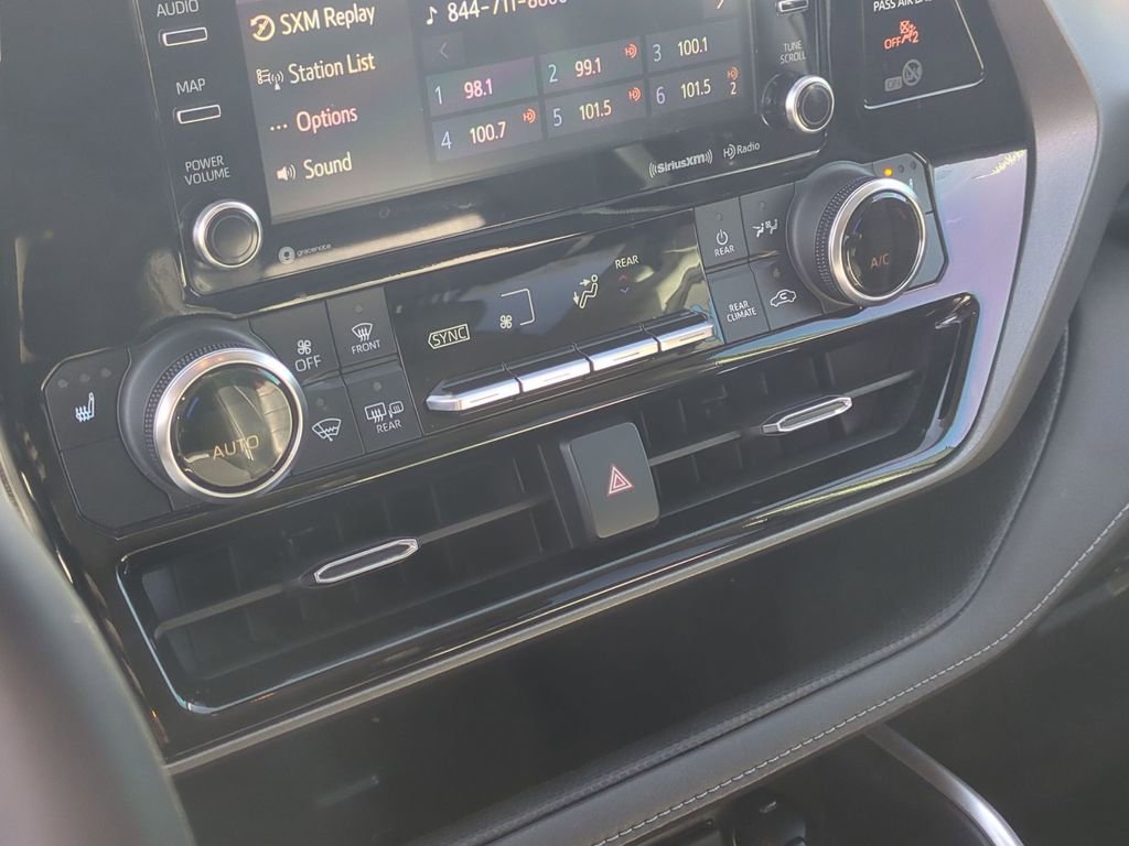 Used 2021 Toyota Highlander XLE image 20