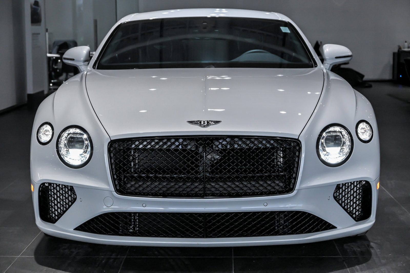 Used 2024 Bentley Continental GT image 4