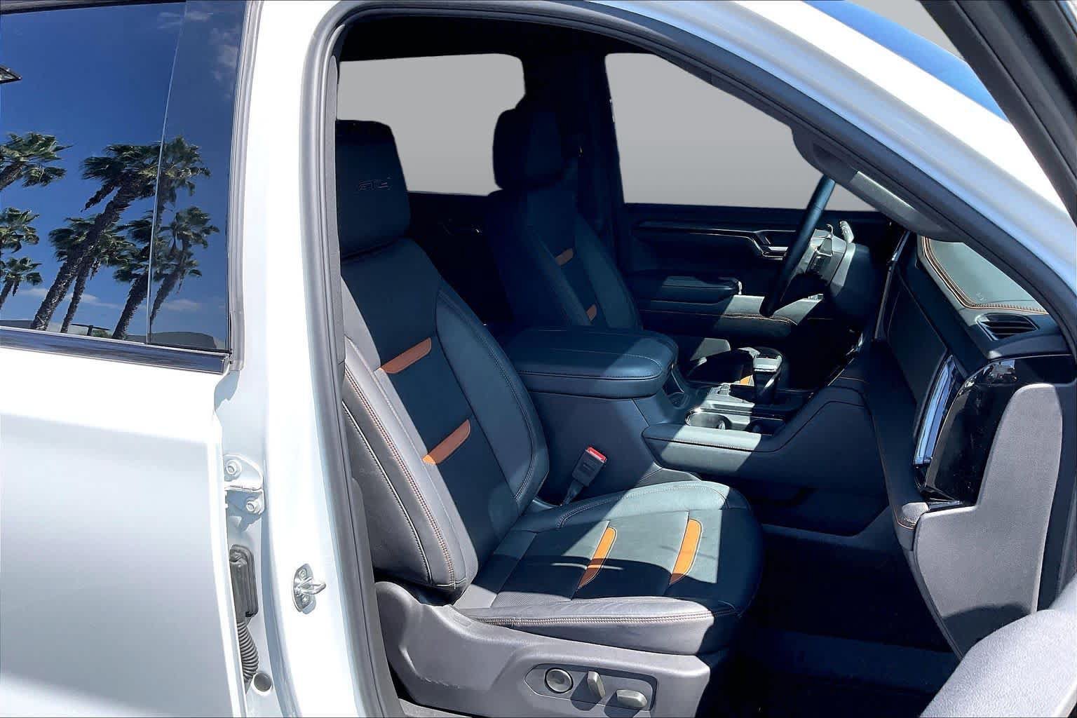 Used 2024 GMC Sierra 1500 AT4 w/ AT4 Premium Package AWD/4WD image 8
