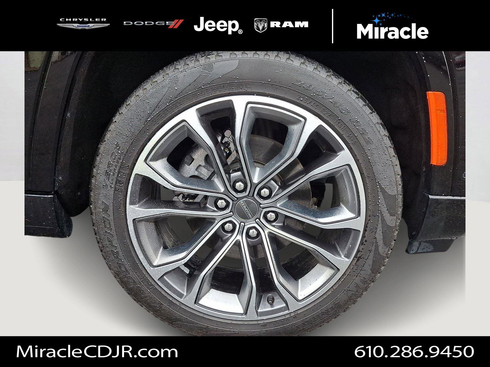 Certified 2024 Jeep Grand Wagoneer Series III w/ HD Trailer Tow Package AWD/4WD image 9