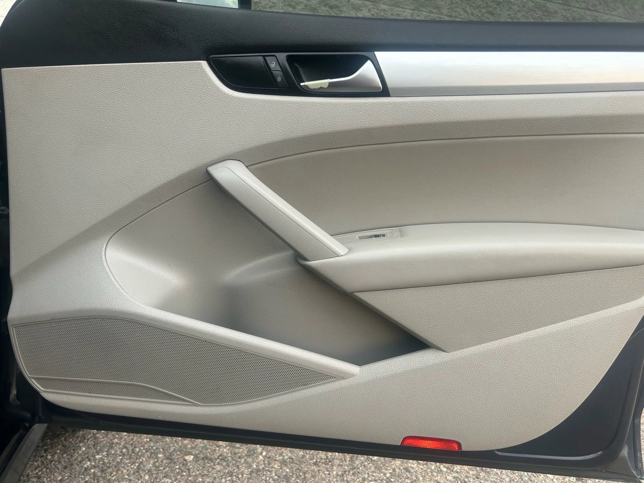 Used 2013 Volkswagen Passat TDI SE image 13