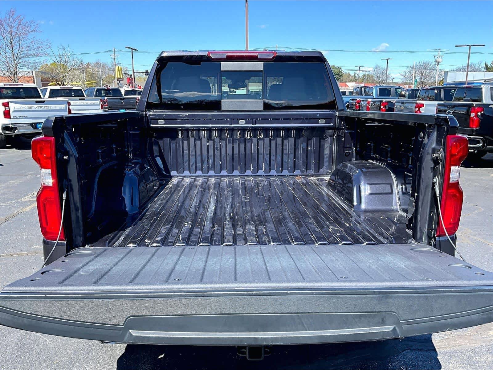 Used 2024 Chevrolet Silverado 1500 LT Trail Boss w/ Convenience Package II AWD/4WD image 31