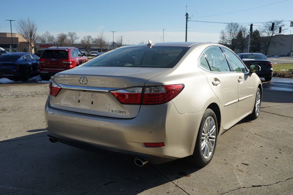 Used 2013 Lexus ES 350 w/ Luxury Pkg FWD image 3