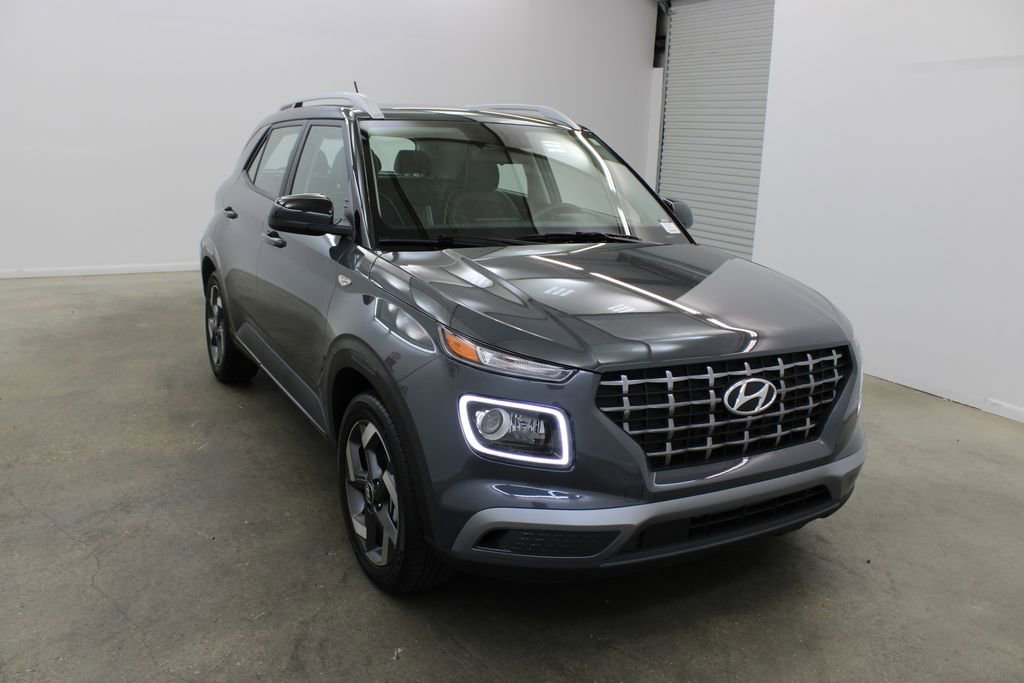 Used 2025 Hyundai Venue Limited FWD image 6