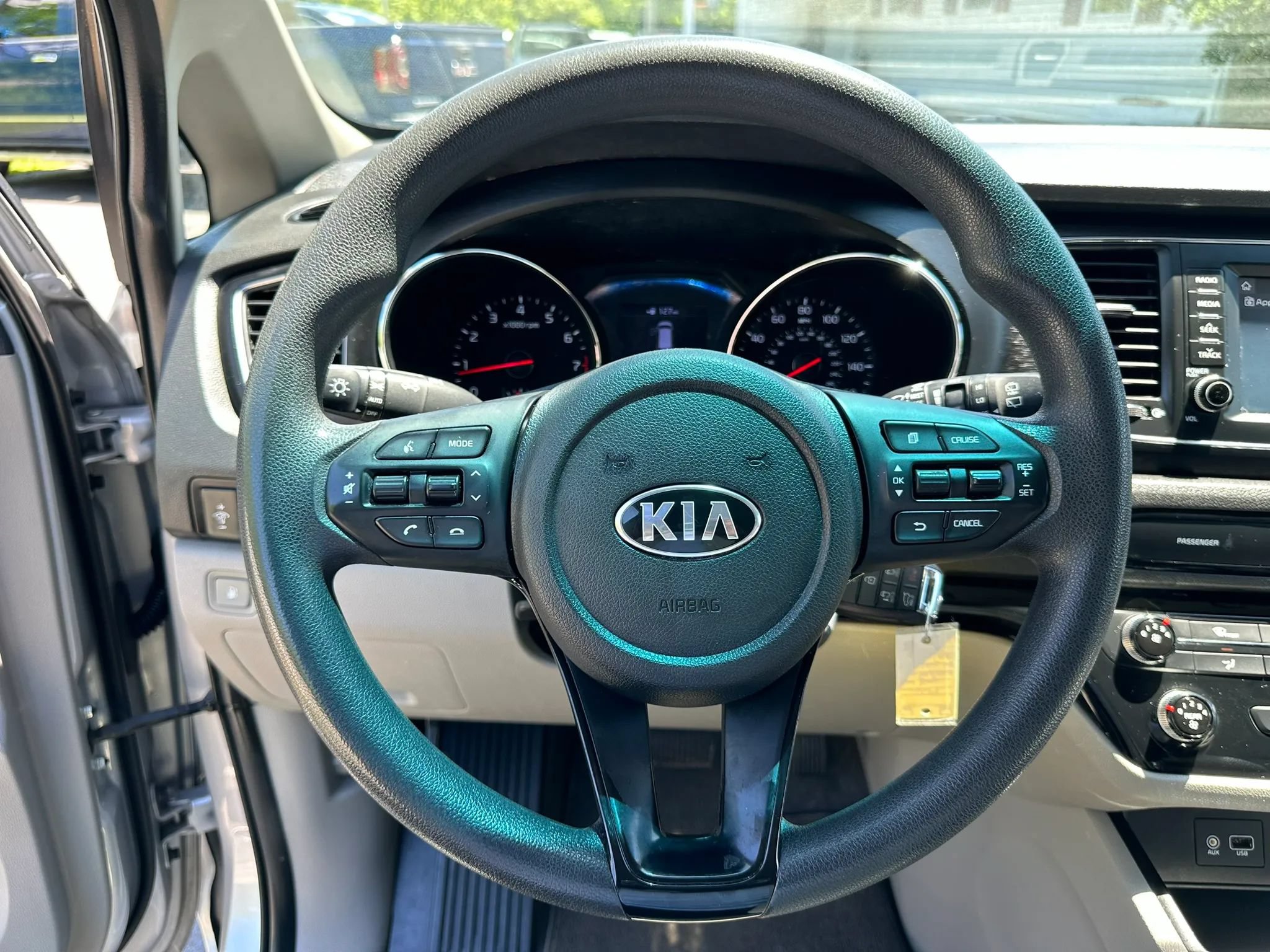 Used 2019 Kia Sedona LX FWD image 14