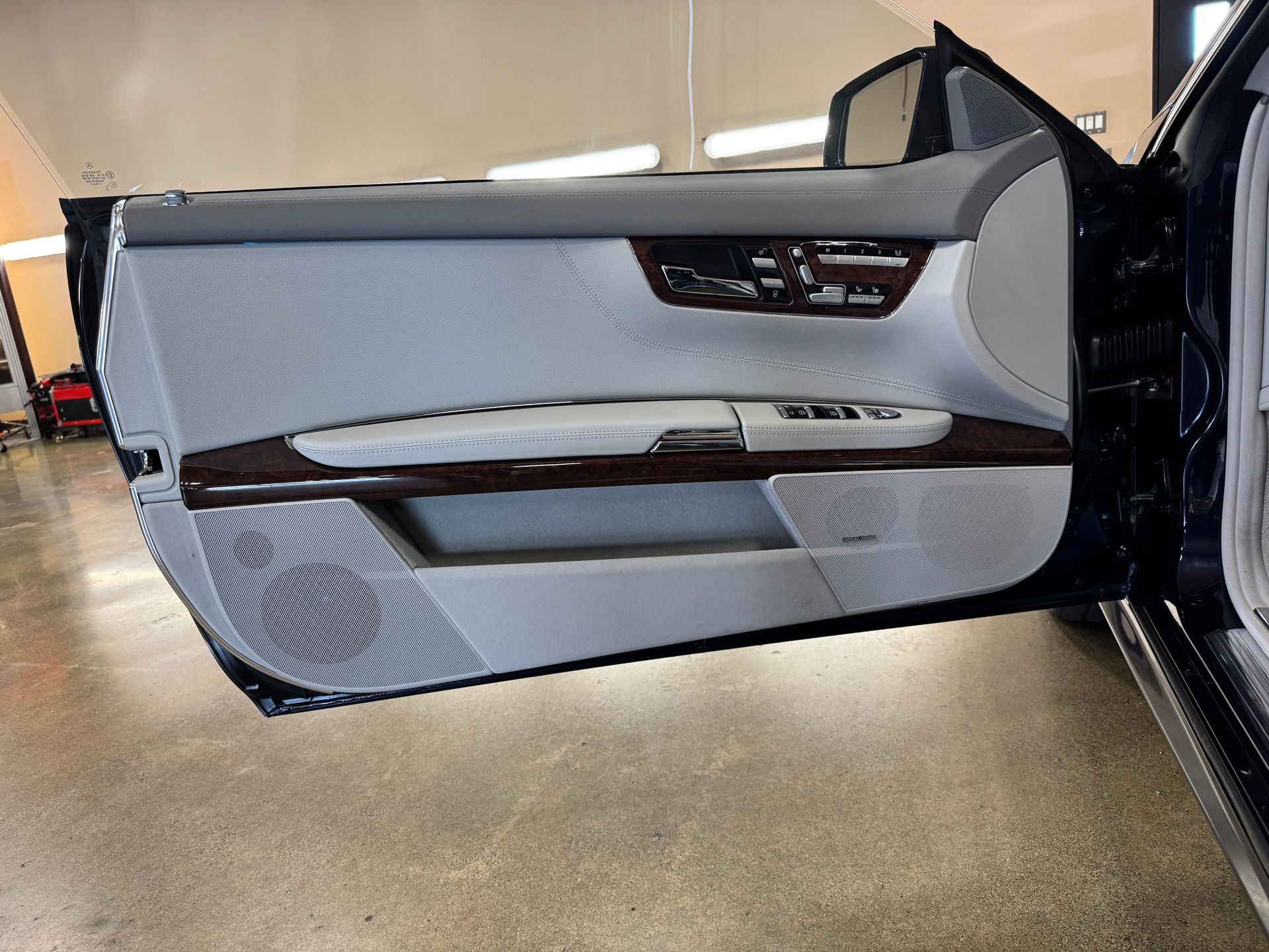 Used 2011 Mercedes-Benz CL 550 4MATIC image 48