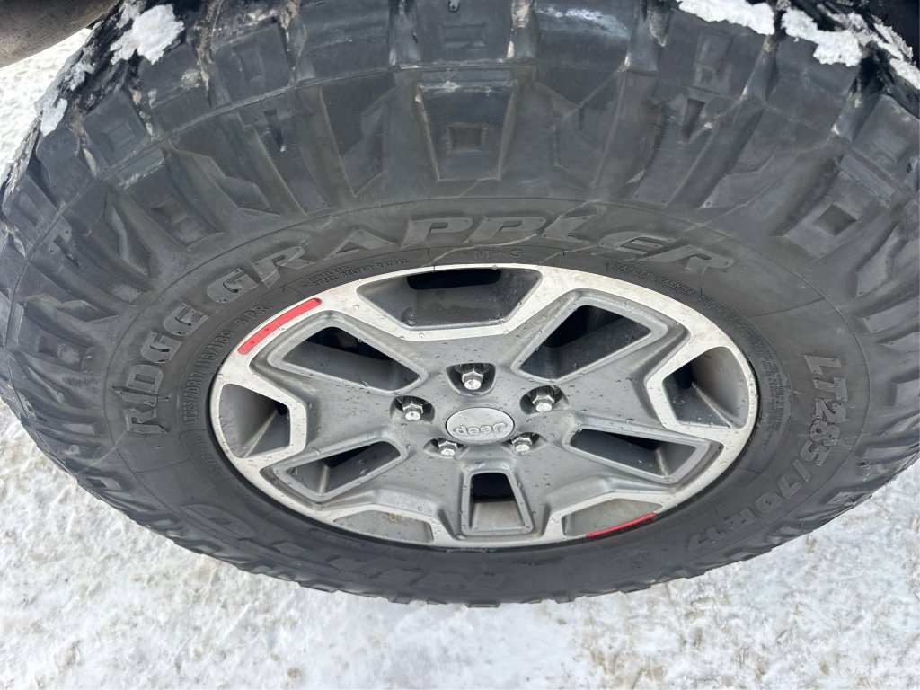 Used 2018 Jeep Wrangler Unlimited Rubicon w/ Cold Weather Group image 16