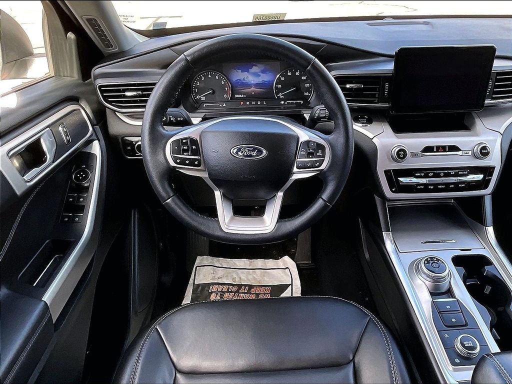Used 2023 Ford Explorer XLT w/ Equipment Group 202A AWD/4WD image 18
