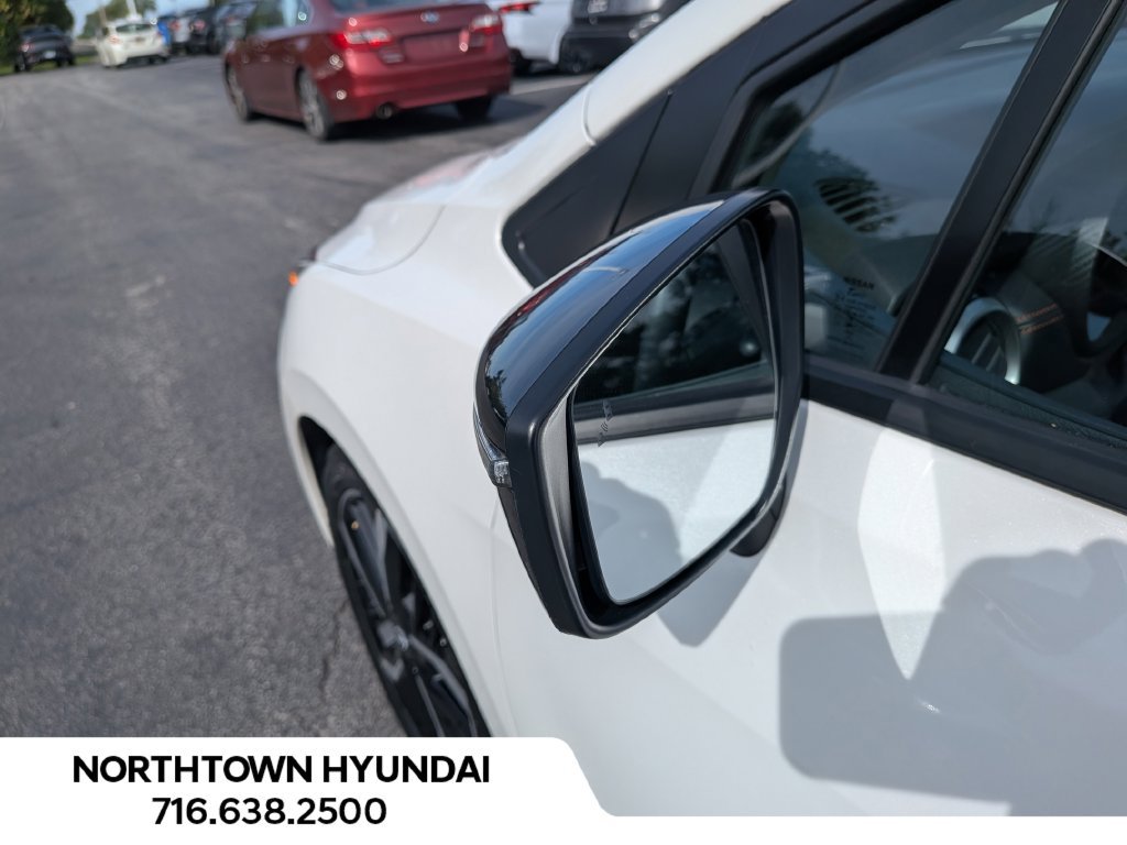 Used 2025 Nissan Versa SR FWD image 34
