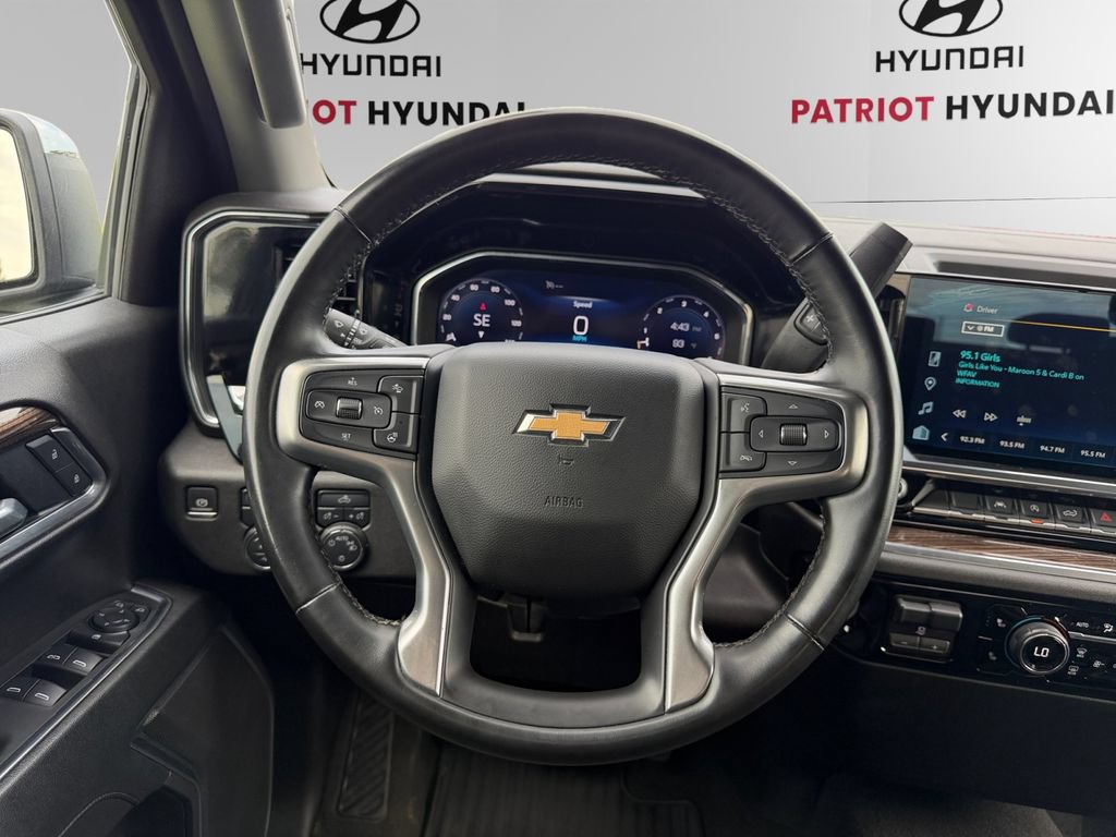 Used 2025 Chevrolet Silverado 1500 LT AWD/4WD image 12