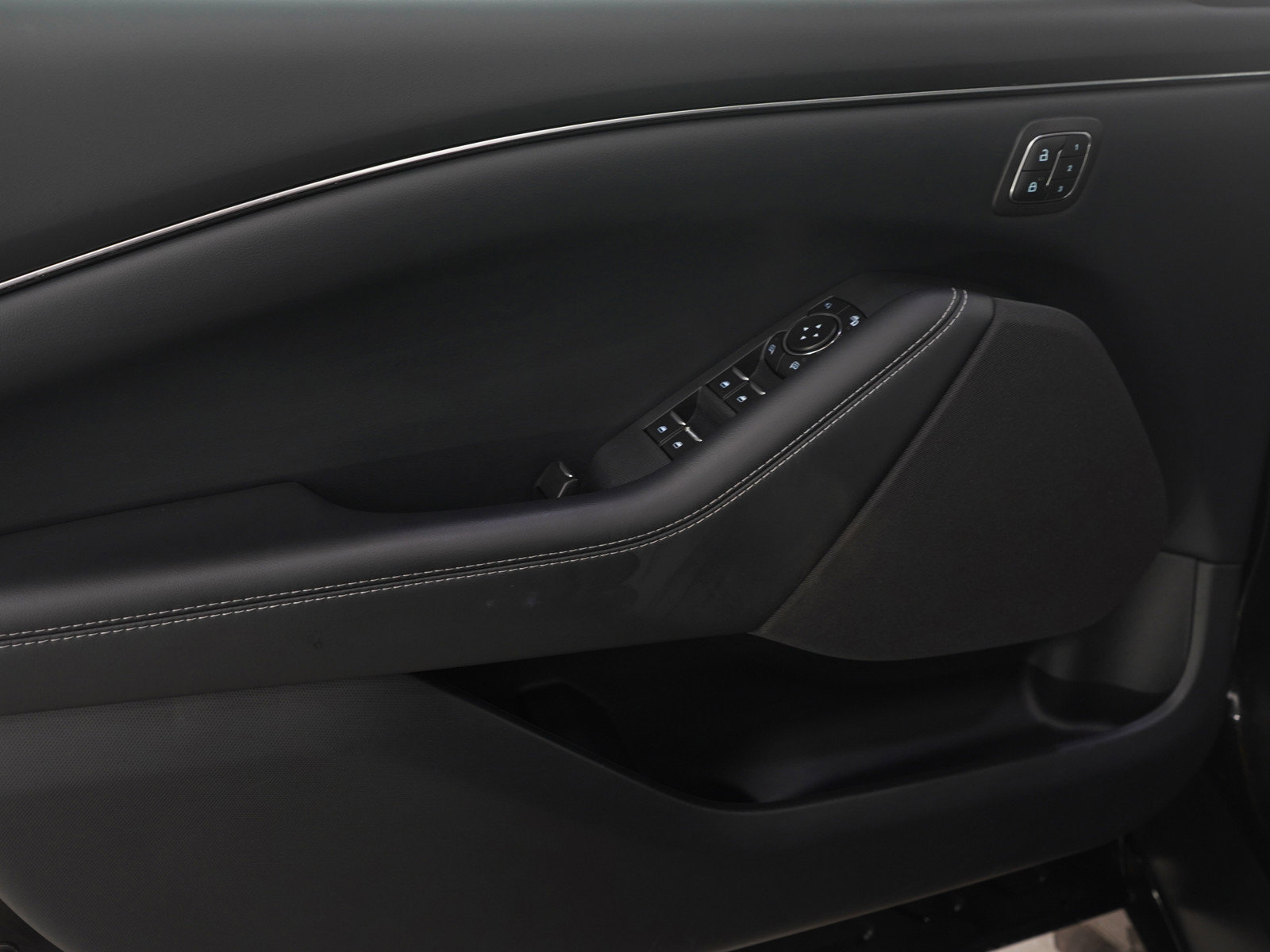 Used 2021 Ford Mustang Mach-E Select w/ Comfort/Appearance Package AWD/4WD image 16