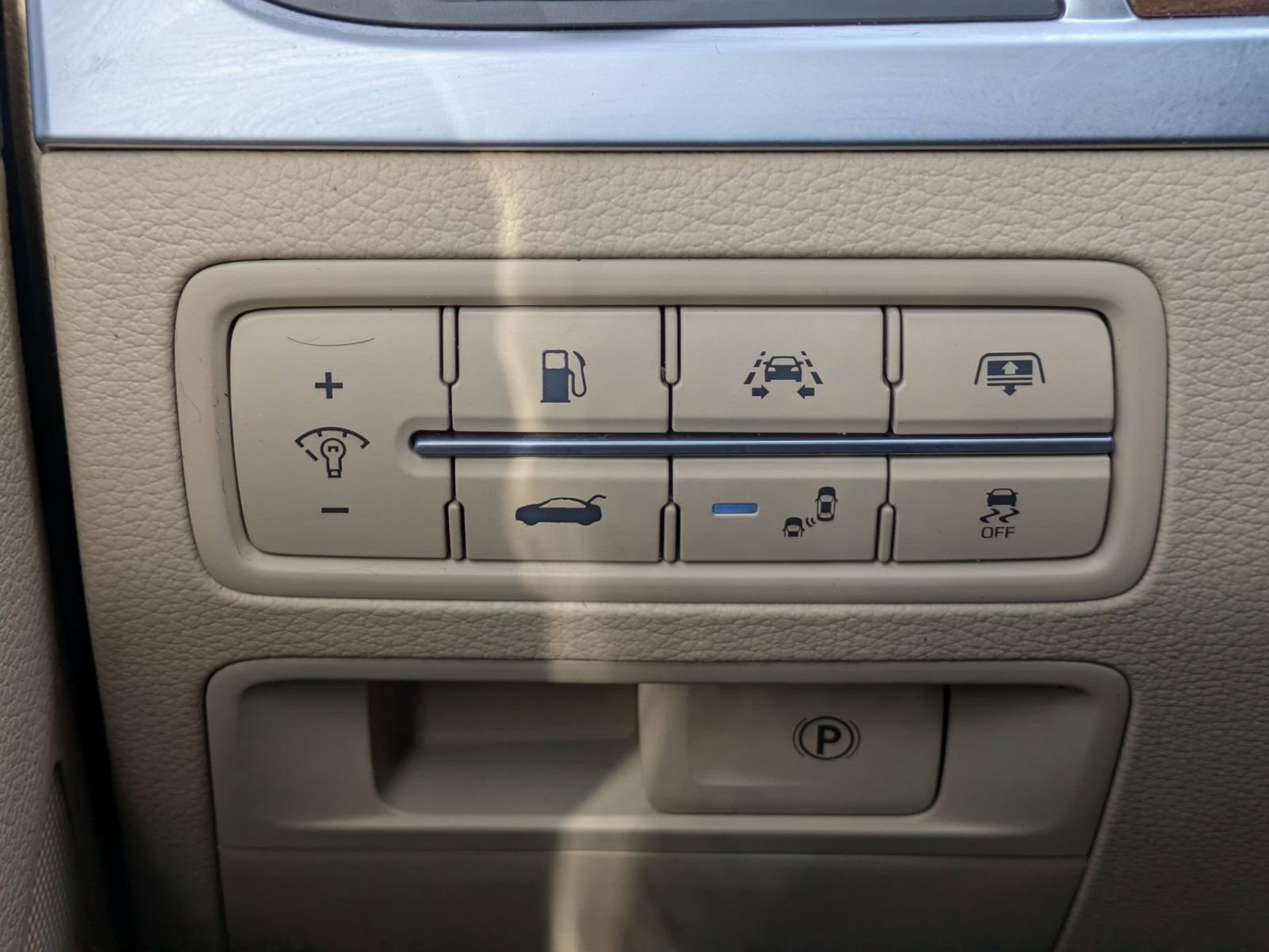 Used 2015 Hyundai Genesis 3.8 w/ Option Group 03 image 18