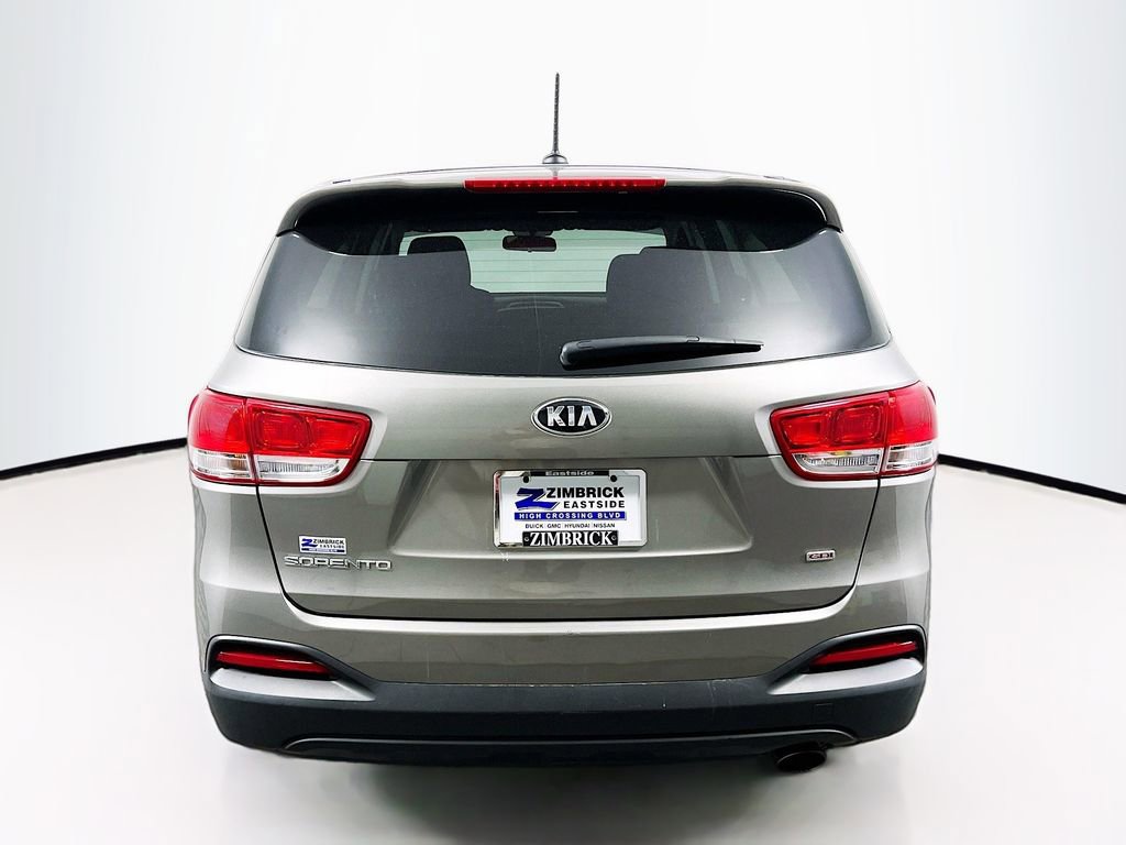 Used 2017 Kia Sorento L image 6