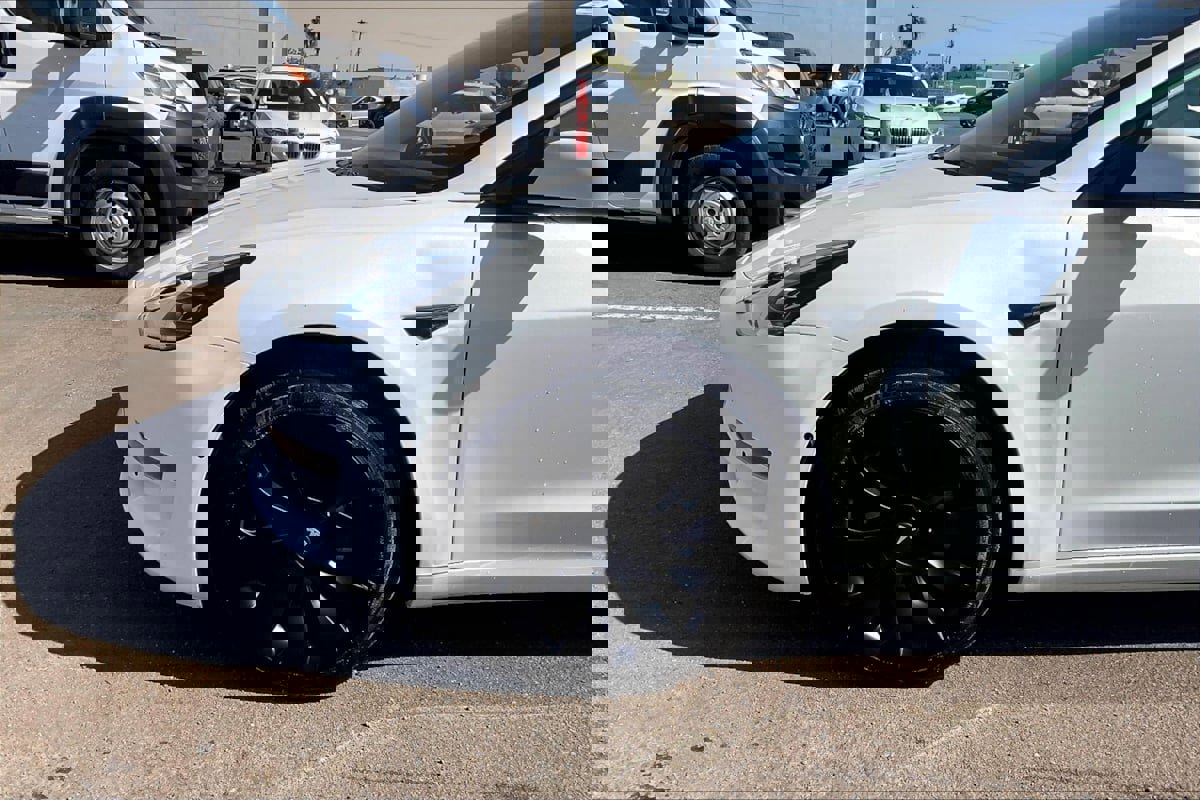 Used 2023 Tesla Model 3 Standard Range RWD image 4