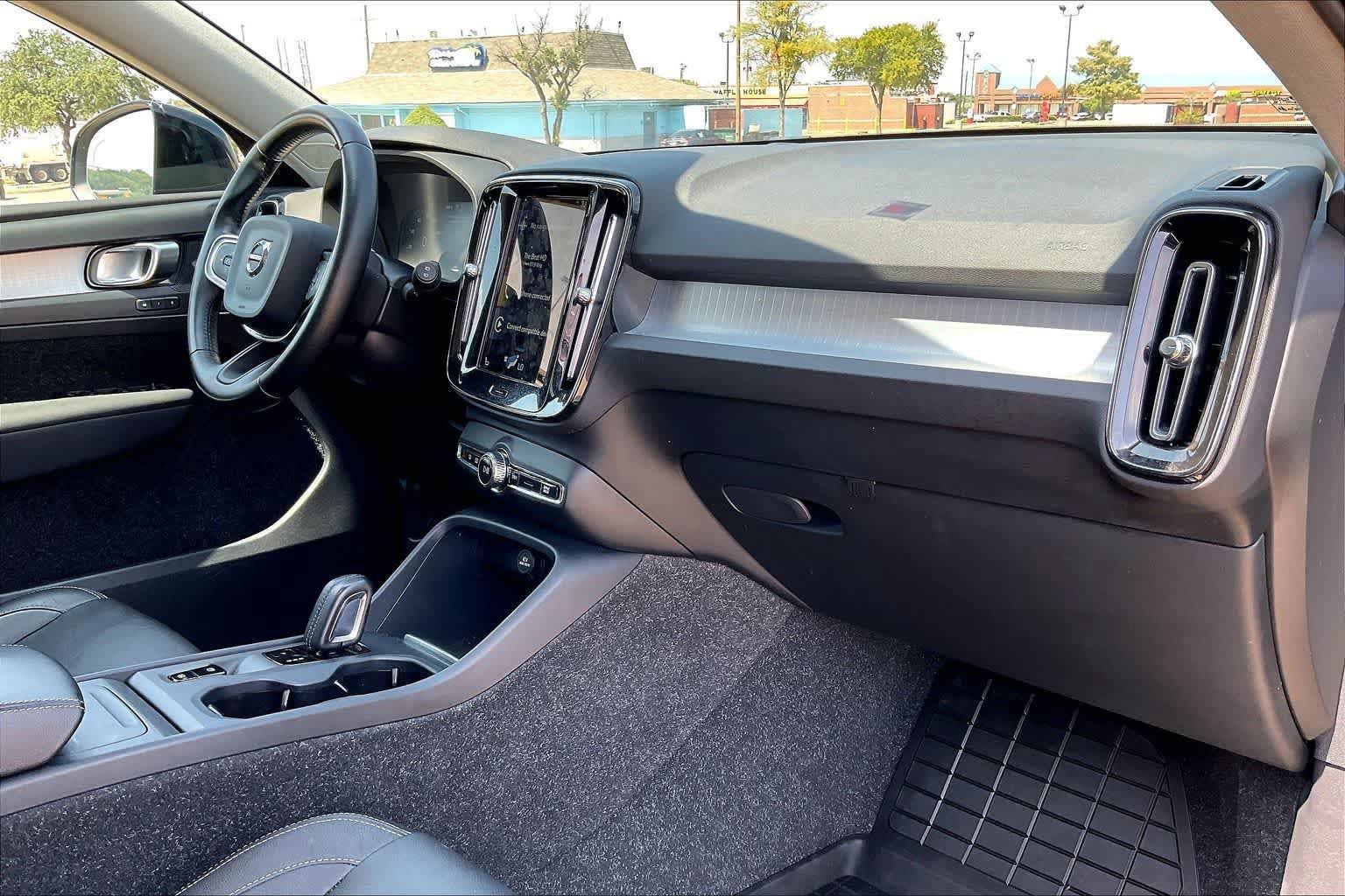 Used 2021 Volvo XC40 T5 Momentum w/ Climate Package AWD/4WD image 22