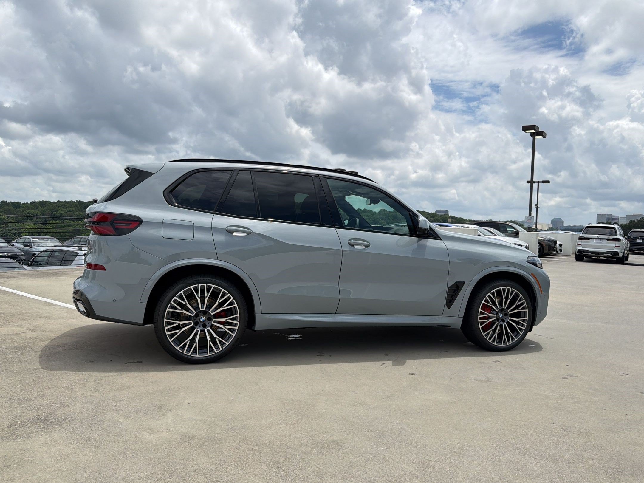 New 2026 BMW X5 xDrive40i w/ M Sport Package AWD/4WD image 7