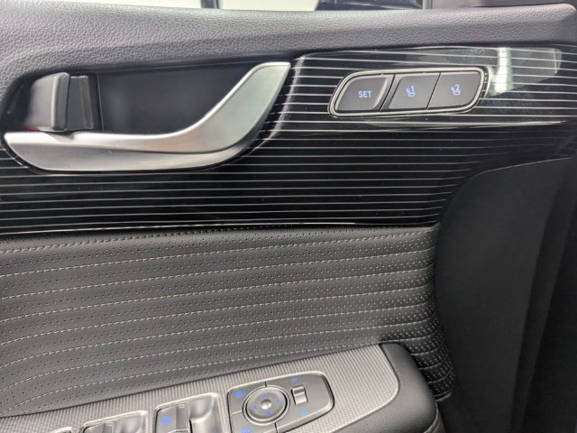 Used 2025 Hyundai Palisade Calligraphy FWD image 14