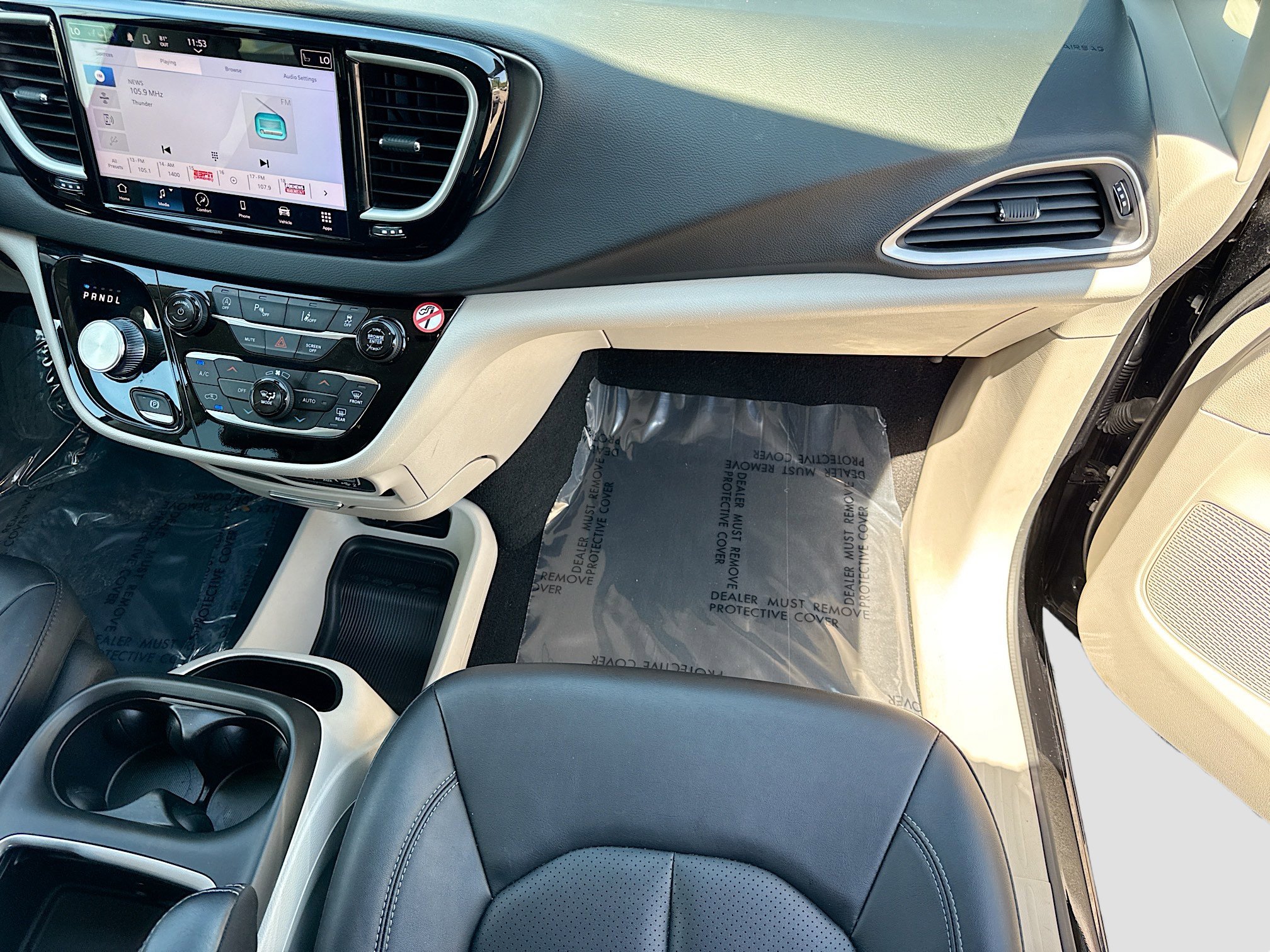 Used 2024 Chrysler Pacifica Touring-L FWD image 18