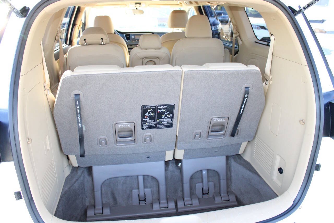 Used 2015 Kia Sedona LX w/ LX Convenience Package FWD image 23