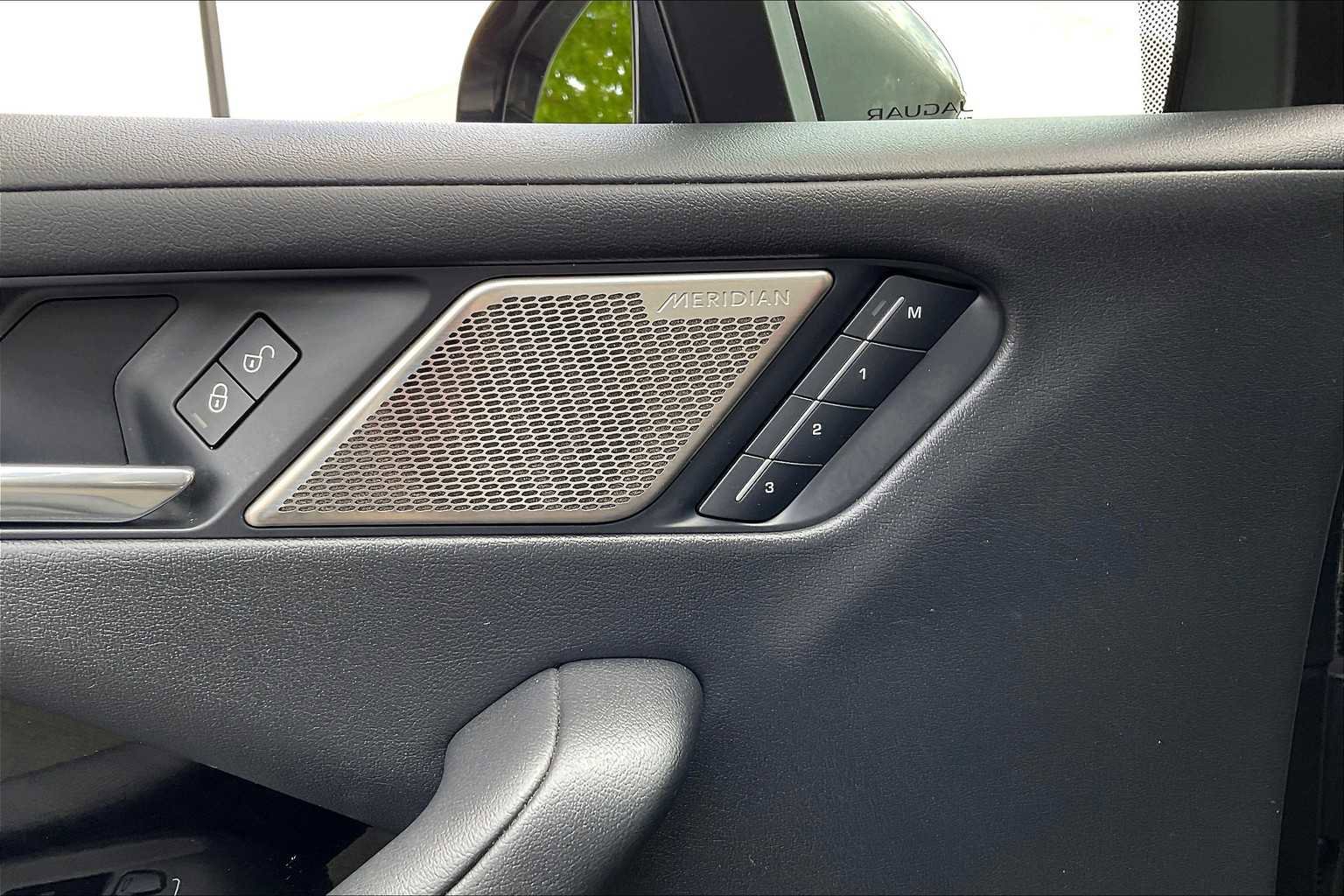 Used 2020 Jaguar I-PACE SE image 37