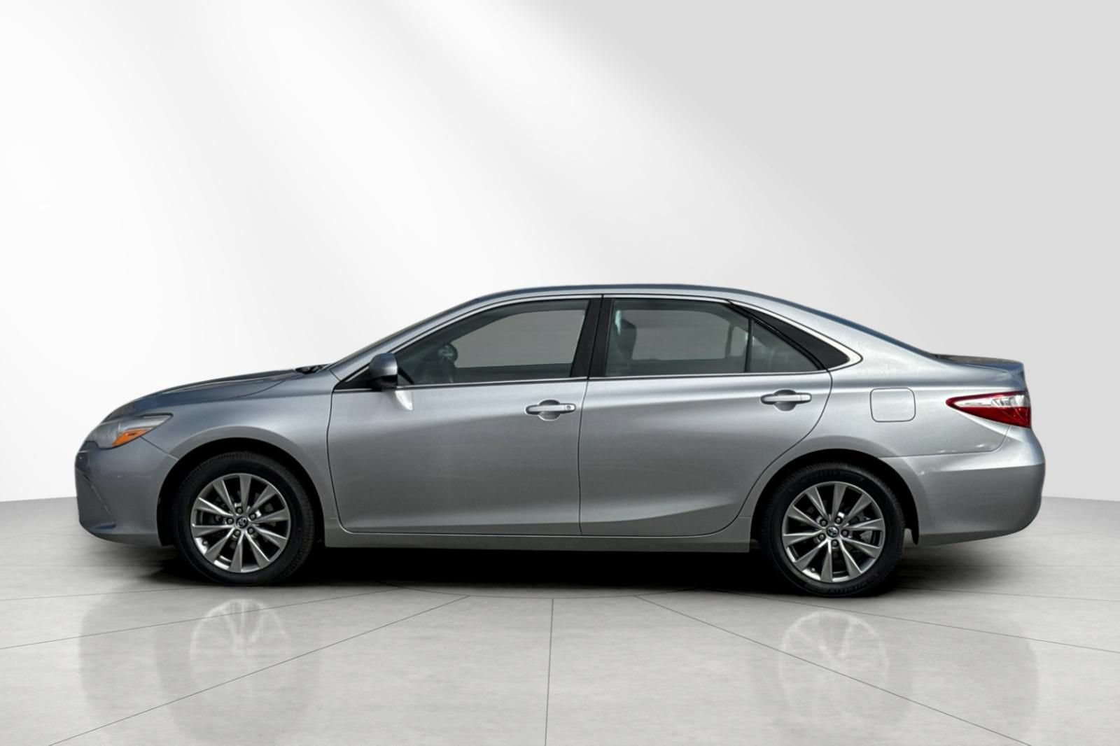 Used 2017 Toyota Camry XLE FWD image 7